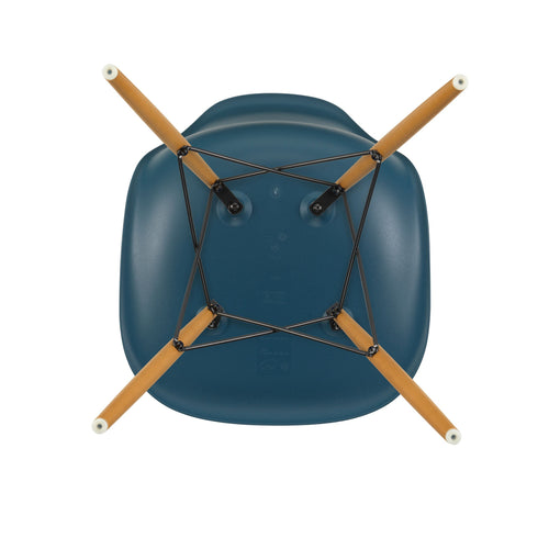 Cadeira Eames em Plástico DSW / Ácer Dourado